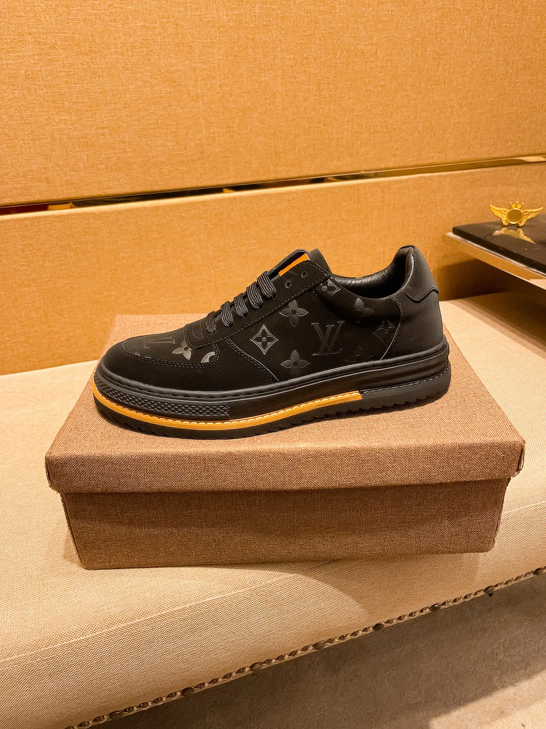🚘🚘Factory batch 420💰[LV]🔥Louis Vuitton, a high-end men's shoe brand, official website 1:1 latest masterpiece: the upper is made of first-layer cowhide imported from Italy with a comfortable and breathable lining➕original non-slip and wear-resistant outsole🔥, making walking more convenient and comfortable! An exclusive new model, a stunning work, a beautiful 1:1 replica [color] compared to the official quality! Create a fashionable personality to set off your uniqueness! A must-have for trendy men! Classic 🔥 Size: 38-44 Colors 🔥 1⃣️ colors available 🔥.